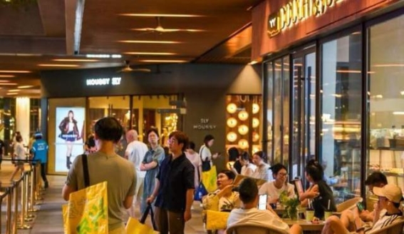 虹口新夜色：瑞虹天地月亮湾的现代化重塑与年轻人夜生活的全新体验