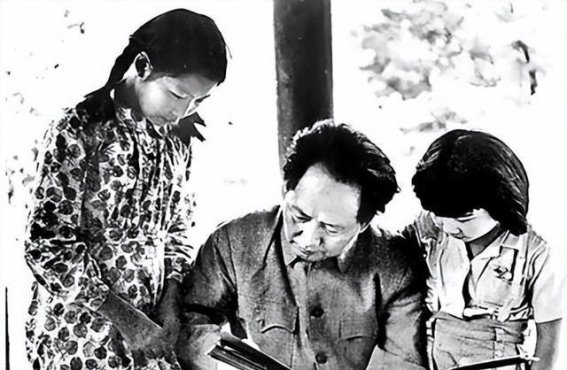 毛主席病重时的父女情深：李敏勇闯中南海的感人故事