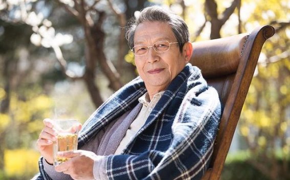 晒太阳会导致白内障？医生提醒：尤其注意这3点，小心失明