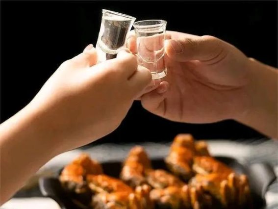 年纪大了还能享受美酒？三大秘诀让你健康饮酒