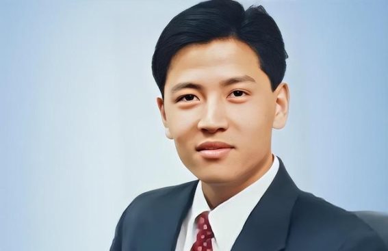 从驾驶员到亿万身家，商业奇迹的逆袭之路