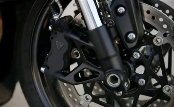 凯旋660挑战CBR650R，内地摩友迎来更多选择