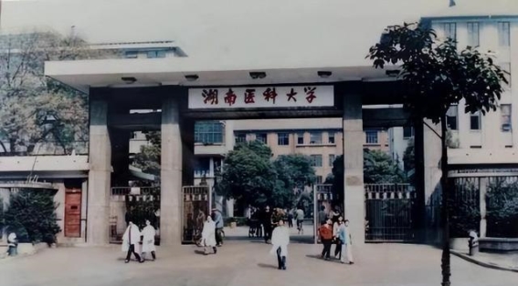 从北大医学博士到低保生活：张进生的悲剧人生