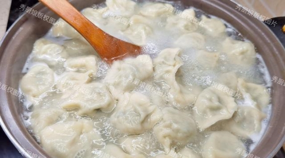 立秋后，黄瓜、苦瓜靠边站，这菜抓紧吃！营养极高，包饺子吃真香