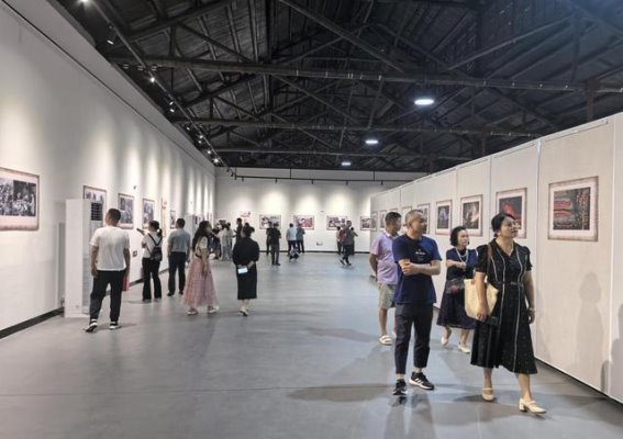 穿越光影的乡愁：衡阳工业老照片展览的启示