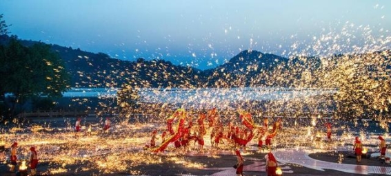 铜梁的崛起：从交通短板到产业高地的蜕变