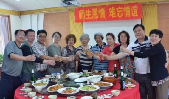揭开老同学群的面具：虚伪与冷漠的真实面目