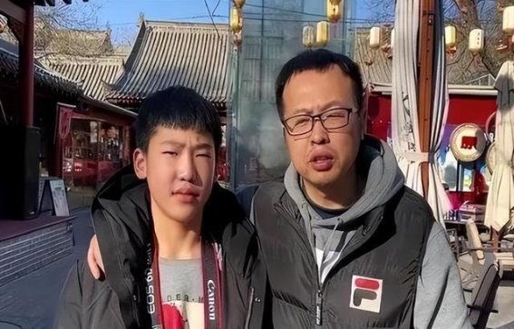 父爱无疆：辽宁父亲开房车带叛逆儿子旅行54天，触动心灵的教育之旅