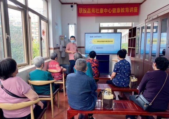 72岁老人冷水洗脸半年后体检结果惊人，皮肤与免疫力的意外变化