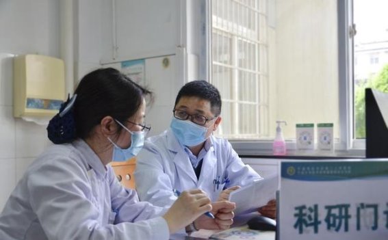 医生的另一面：同行之间的趣味与温情