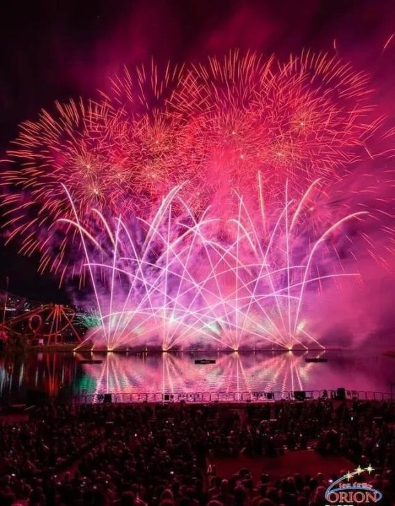 澳门烟花璀璨夜，共贺祖国与回归双庆