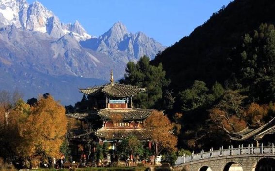 丽江古城：爱与恨交织的旅行印记