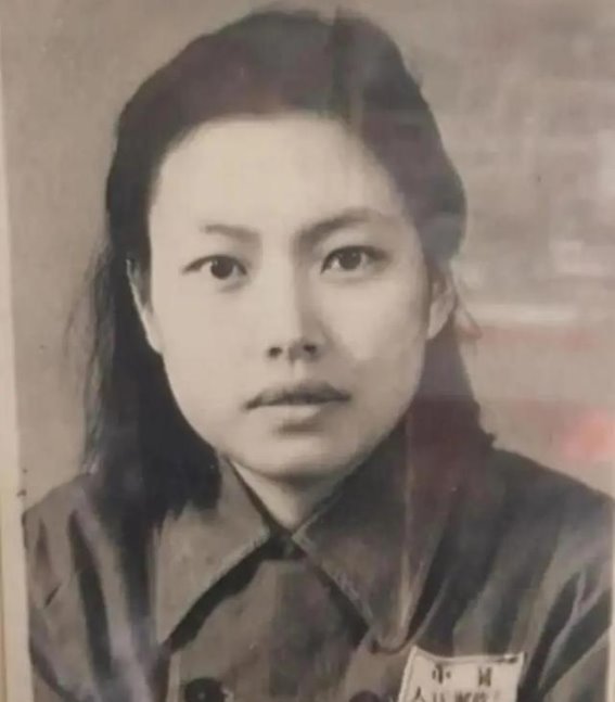 成均中将的革命爱情与家庭变迁