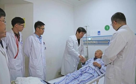 烟台毓璜顶医院血管外科突破手术禁区，精准切除腹膜后肿瘤