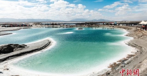 青海海西初秋大柴旦翡翠湖：色彩斑斓，醉人心魄