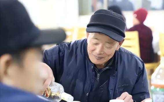 60岁后适量饮酒的科学指导与健康考量