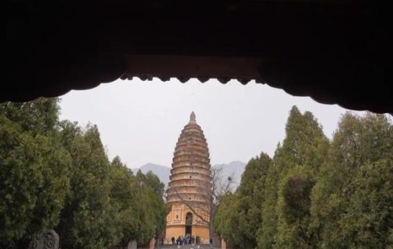 嵩岳寺塔：华夏第一塔的历史与艺术