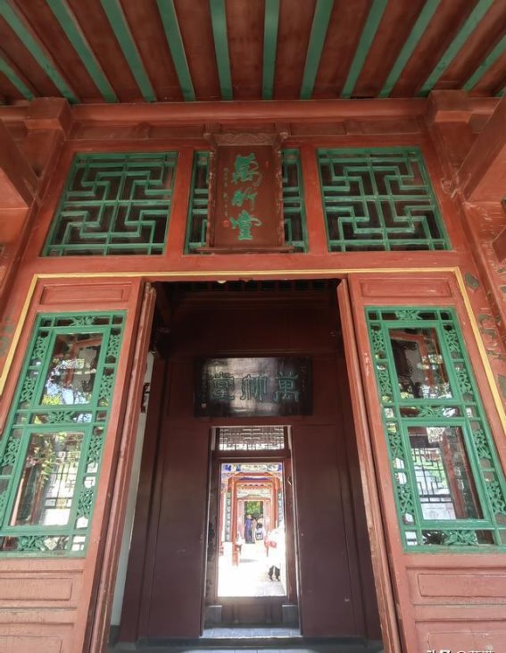 《万竹园的海棠院：百年海棠树下的艺术与文化之美》