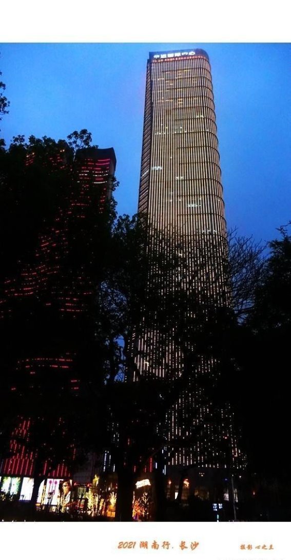 长沙湘江夜色中的杜甫江阁