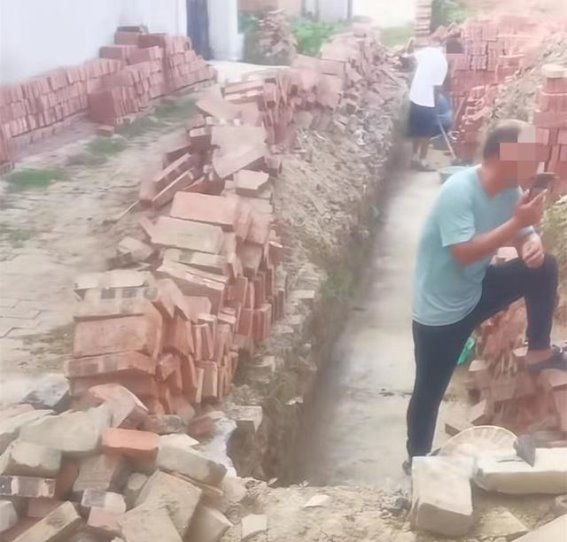 河南男子建房被邻里阻拦，争议焦点在于地界和公共道路