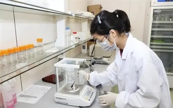 男子吞千只活蚂蚁治病：背后的误区与真相