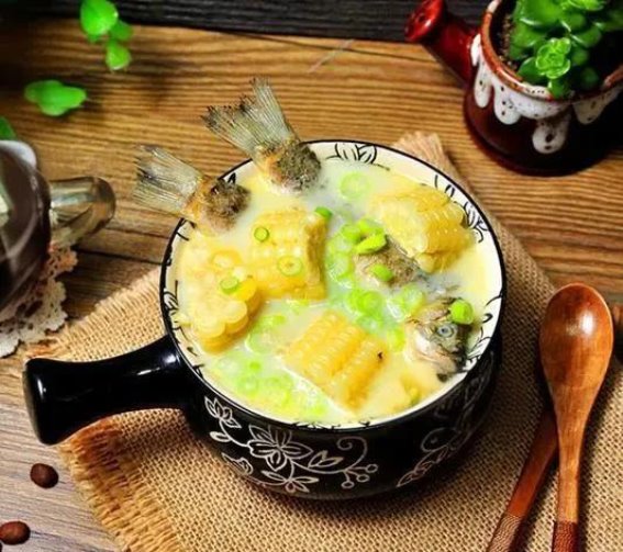 鲫鱼玉米汤：一口鲜，一口甜，美味至极