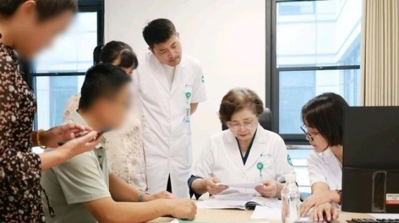 李兰娟院士莅临济南，为肝病患者提供个性化诊疗服务