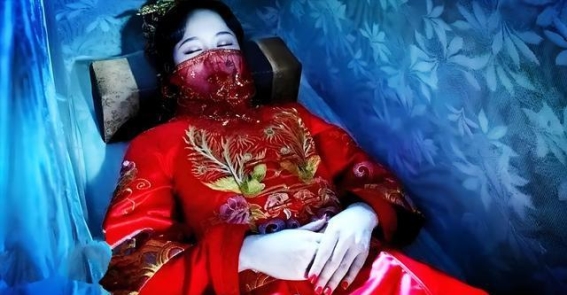 冥婚市场的黑暗内幕：天价彩礼背后的惊悚故事