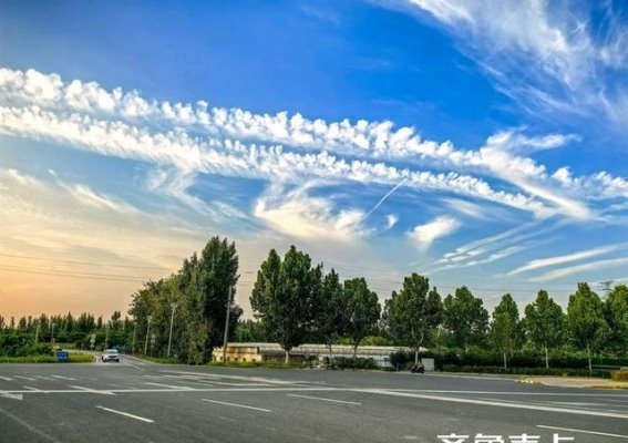 济南天空中的带状白云：自然绘制的空中画卷