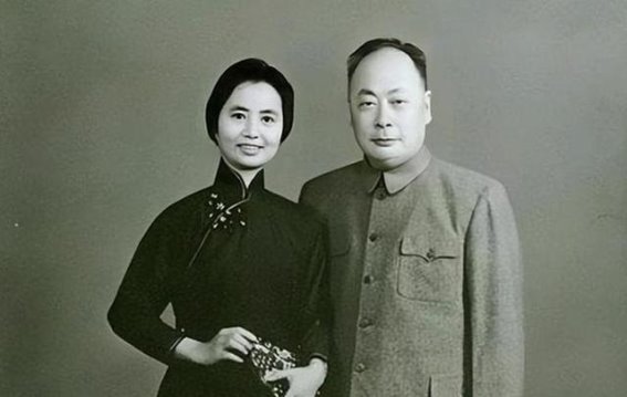 陈毅与张茜：离婚风波背后的深厚情感